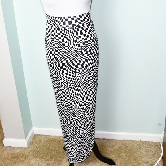 Dresses & Skirts - Adorable Black and White Checkered Skirt
